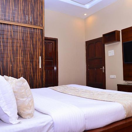 Signature Villa Сонипат Экстерьер фото