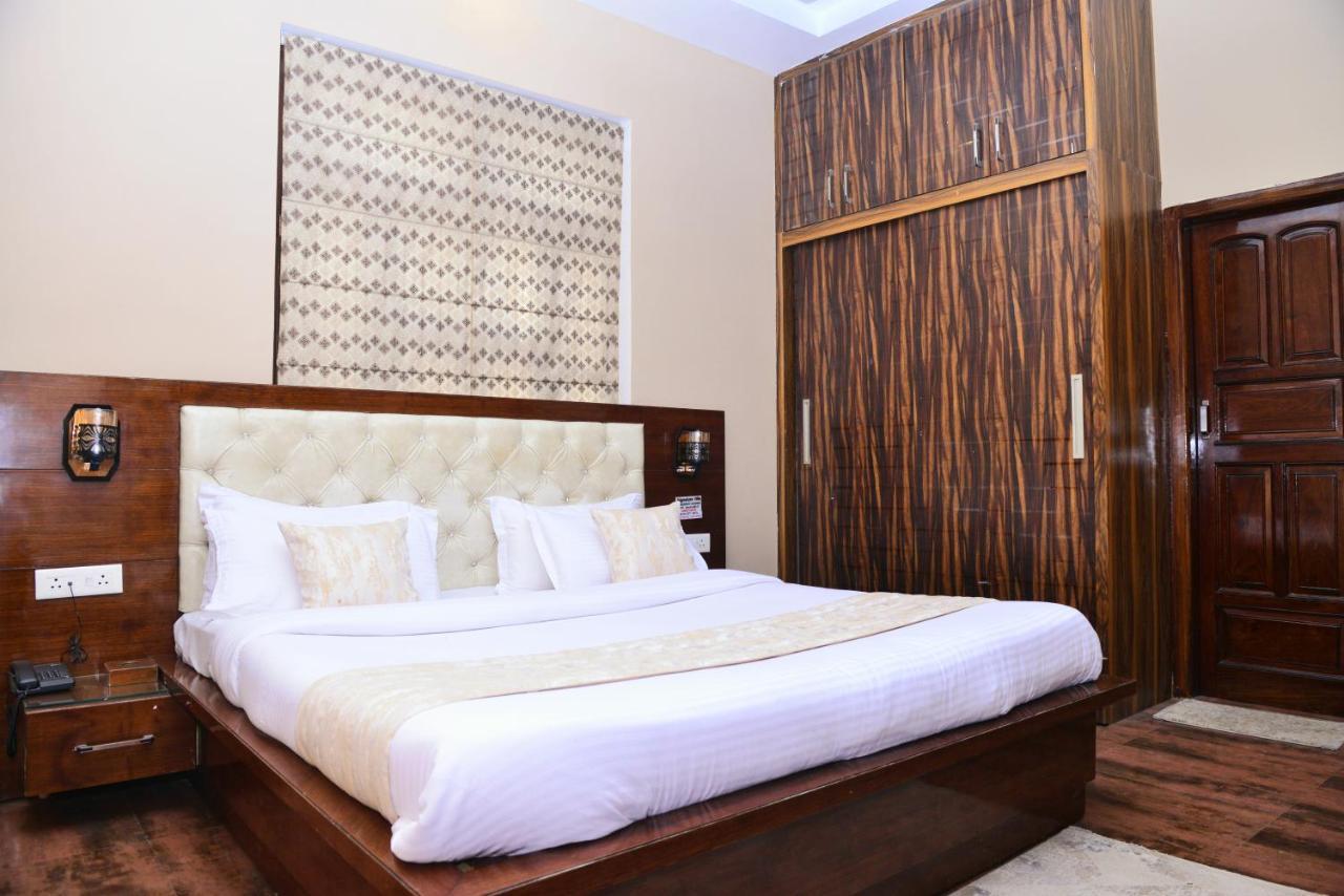 Signature Villa Сонипат Экстерьер фото