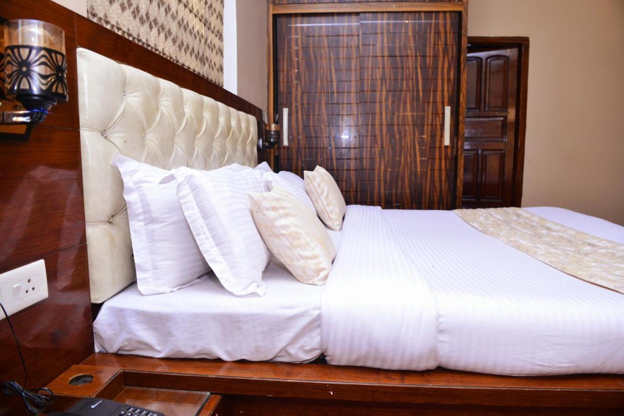 Signature Villa Сонипат Экстерьер фото