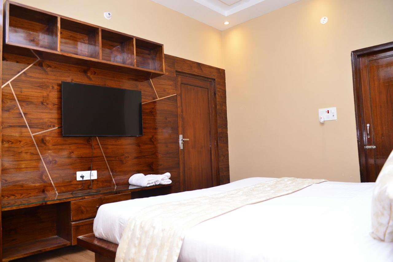 Signature Villa Сонипат Экстерьер фото